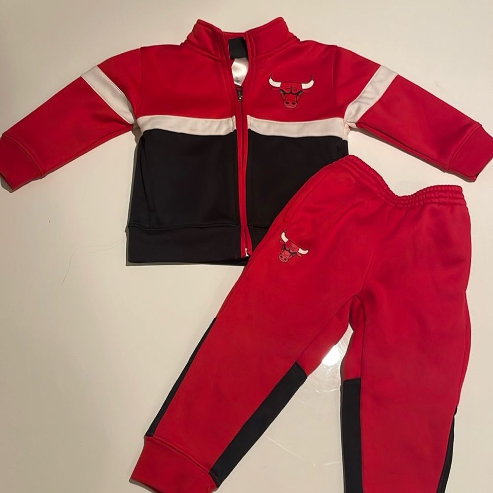Chicago bulls track suit - 2T